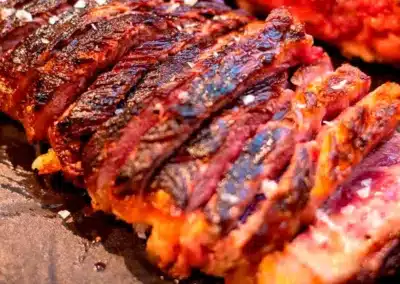 Chuletón jugoso y perfectamente cocinado listo para disfrutar.