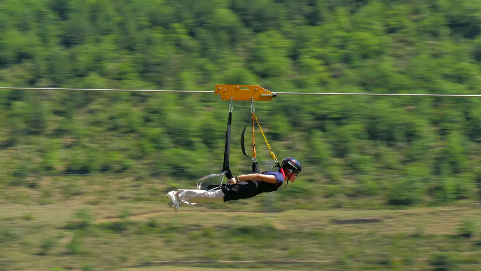 Adrenalina en el Pirineo: el cable que te sube la vida