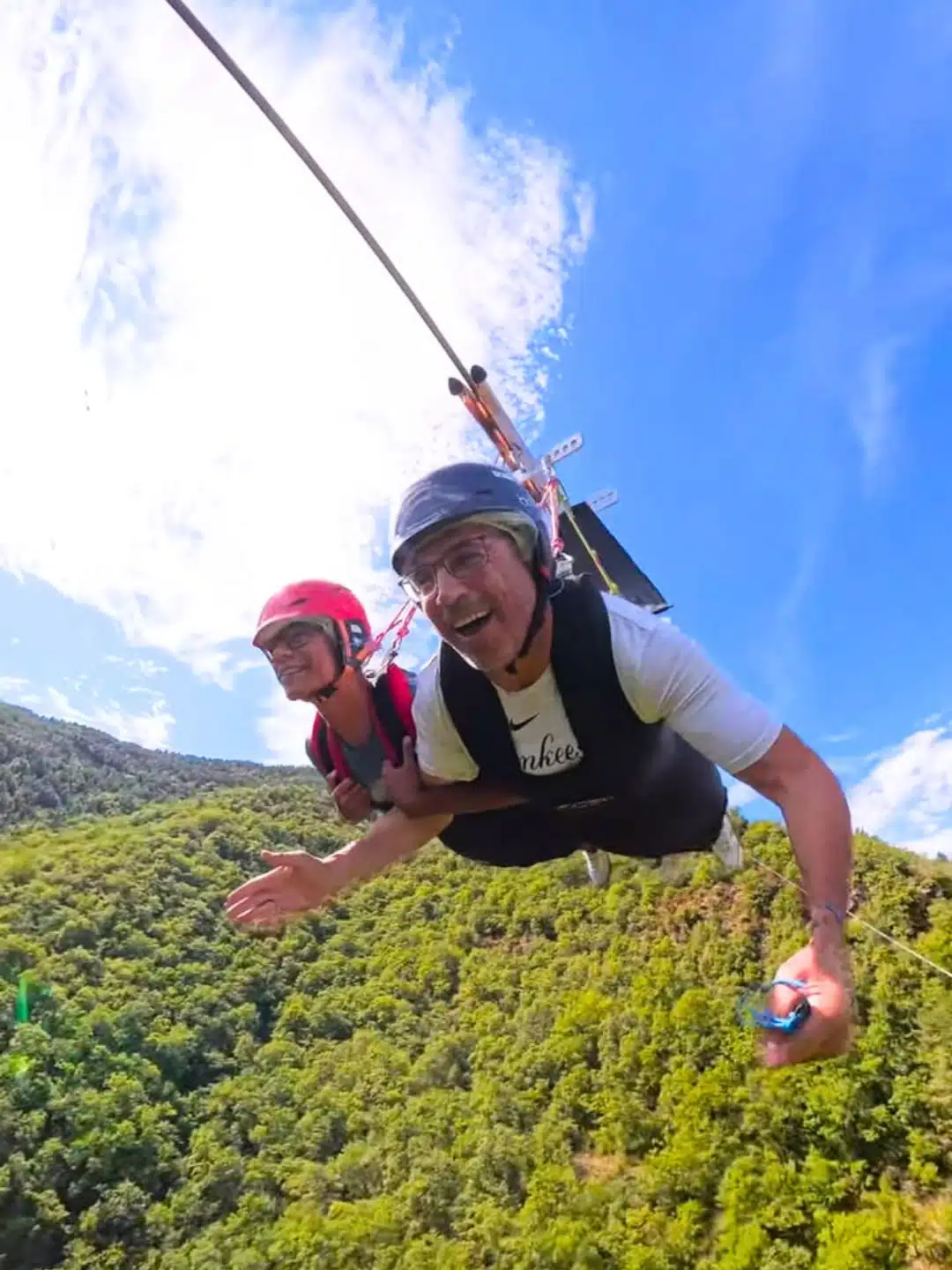 San Valentín en el Pirineo. Regala un bono de tirolina y deja de regalar lo de siempre.